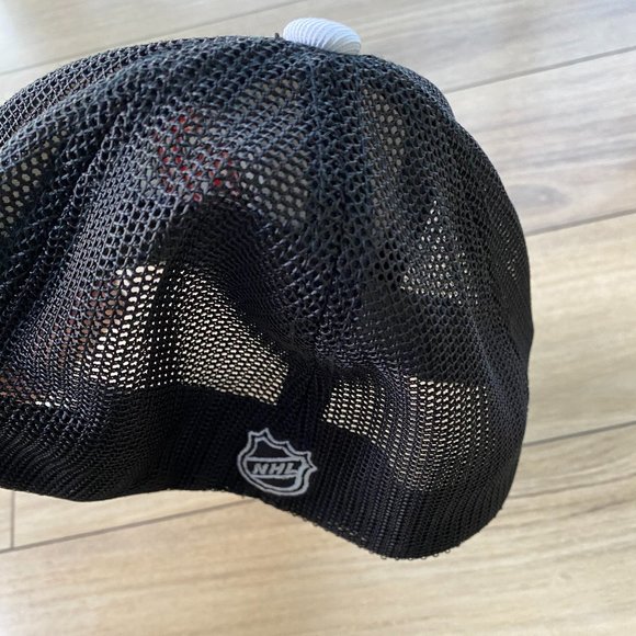 New Jersey Devils Mitchell and Ness Jacket (Large) and Reebok Hat (One Size) - Picture 10 of 12